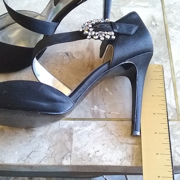 Shoes - Picture 5 of 6